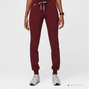 FIGS Zamora jogger (burgundy)